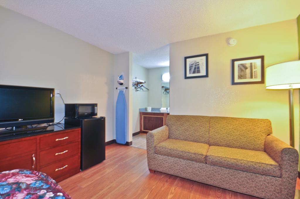 Country Hearth Inn & Suites Marietta Smyrna Exterior foto