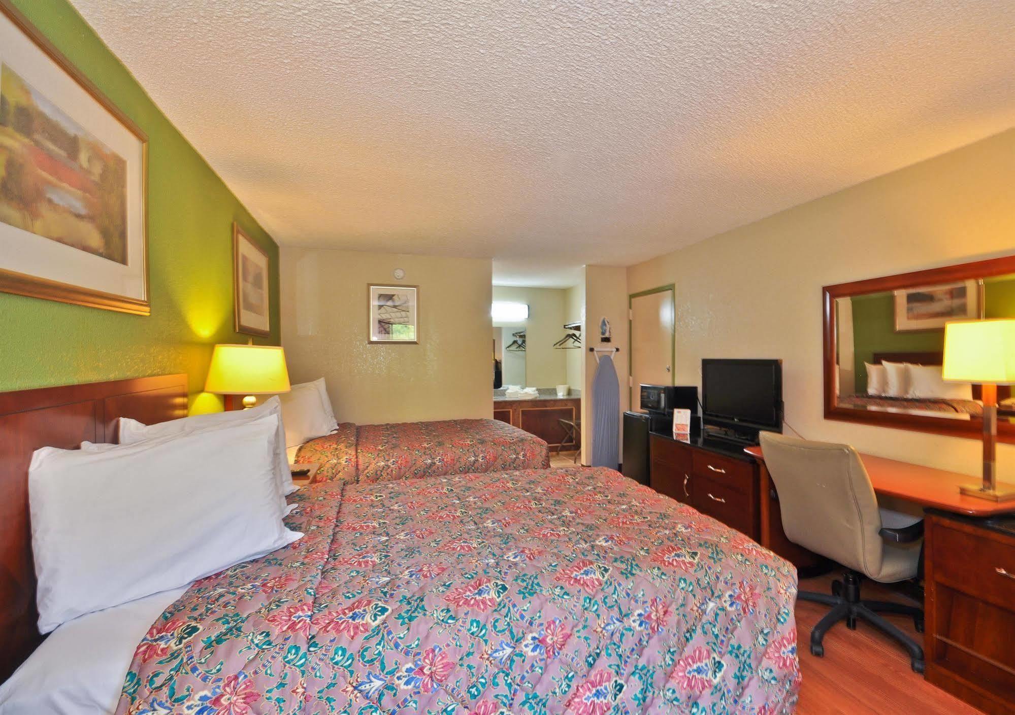 Country Hearth Inn & Suites Marietta Smyrna Exterior foto